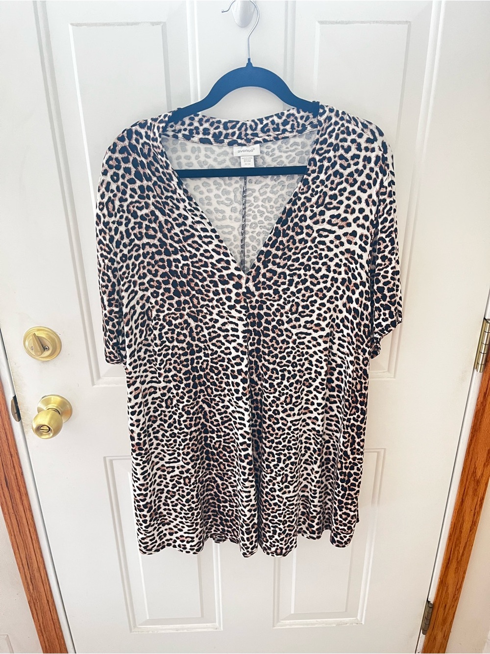 Avenue Leopard Print V-Neck Tunic Top Size 22/24